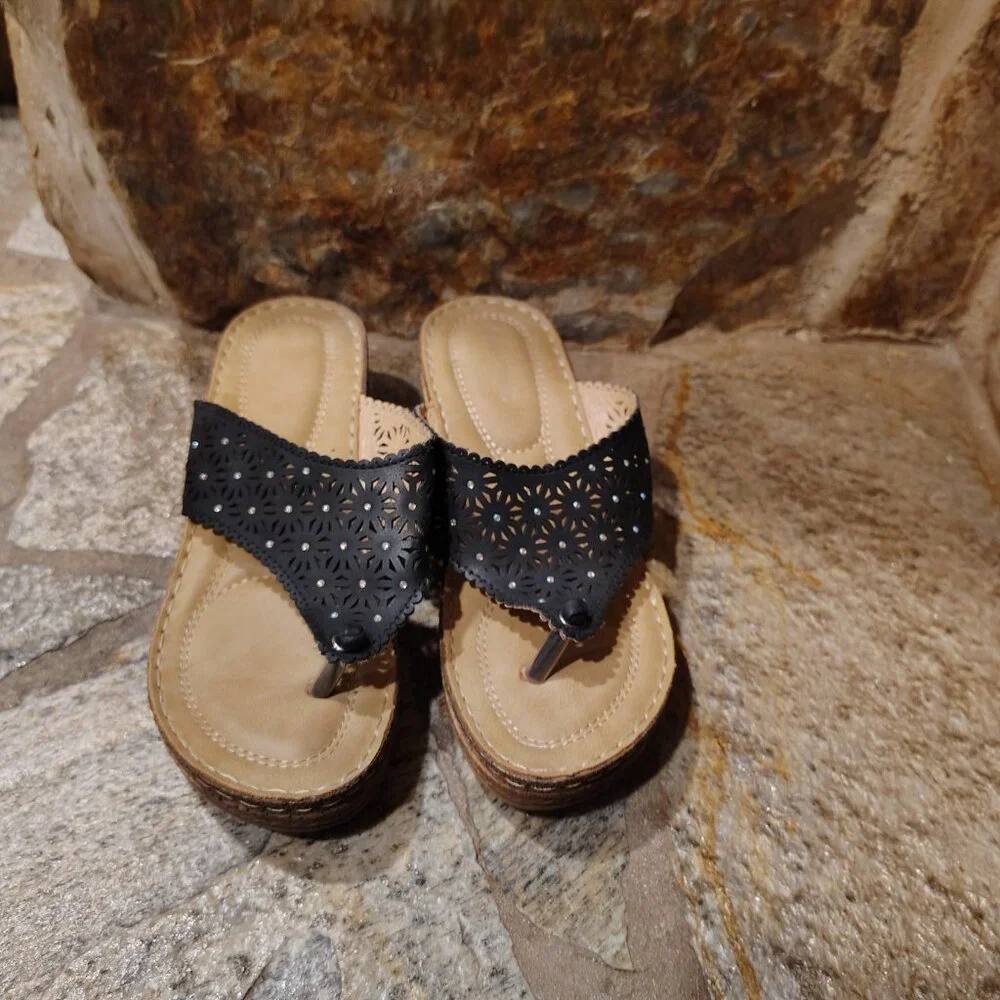 GC Good Choice Women's Wedge Thong Black and Tan Sandals Size 8